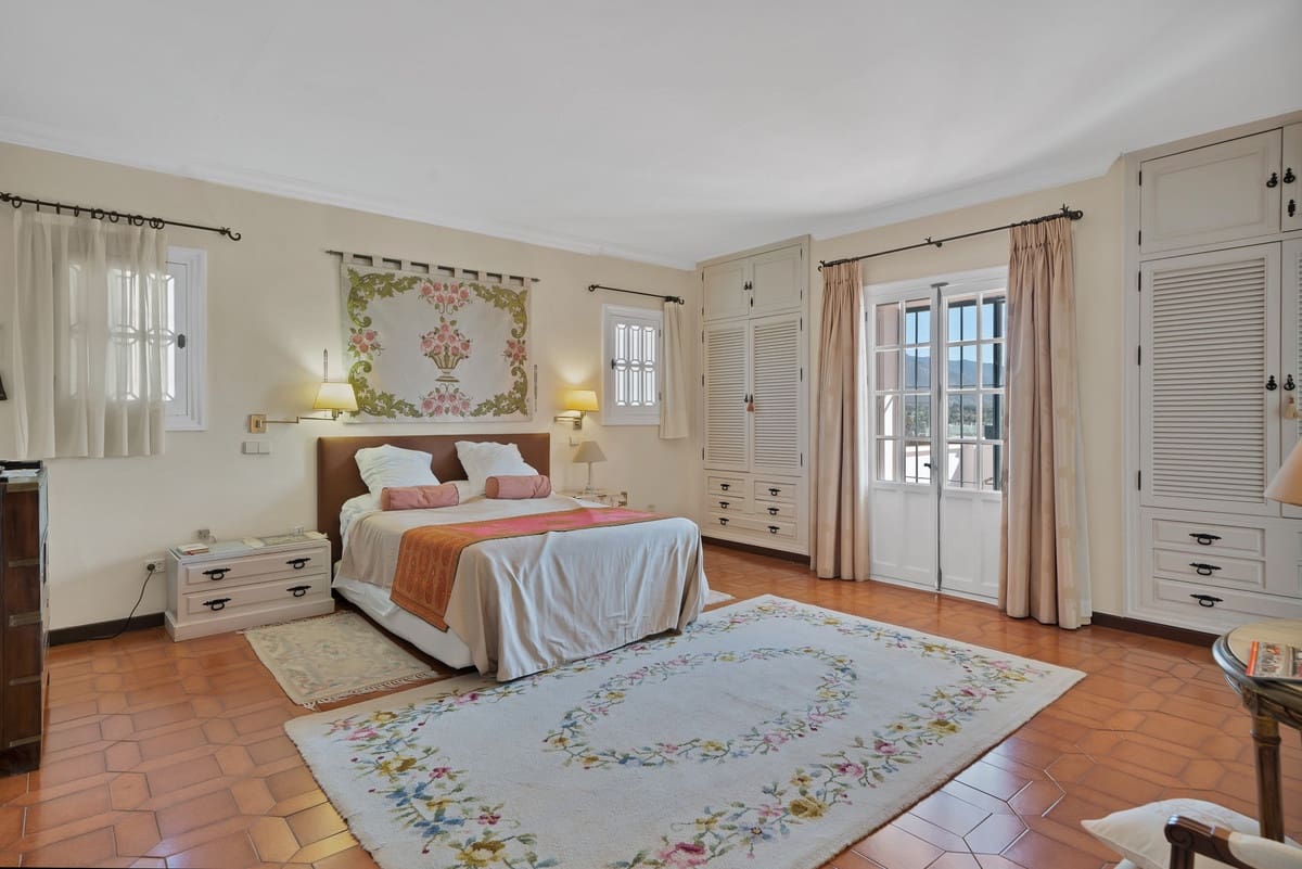 6 soverom Villa til salgs i Nueva Andalucia - € 3 050 000 (Ref: 8948297)