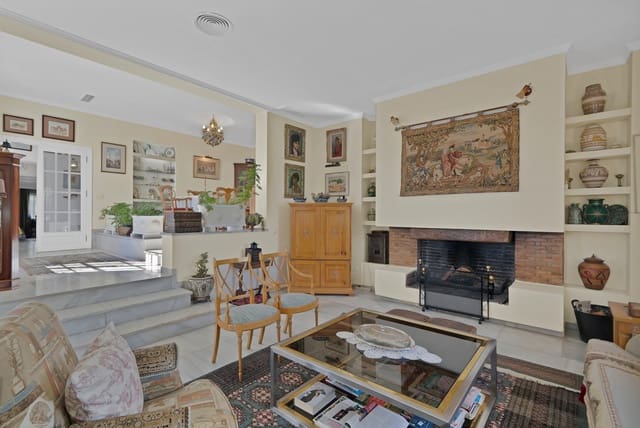 6 soverom Villa til salgs i Las Brisas, Marbella - € 3 050 000 (Ref: 8948297)