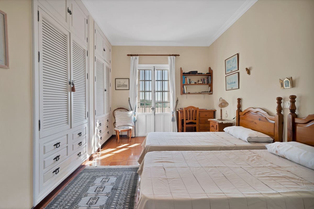 6 soverom Villa til salgs i Nueva Andalucia - € 3 050 000 (Ref: 8948297)