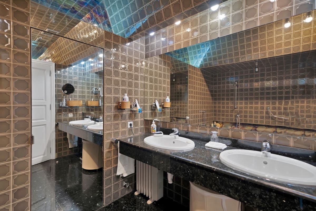 6 soverom Villa til salgs i Nueva Andalucia - € 3 050 000 (Ref: 8948297)