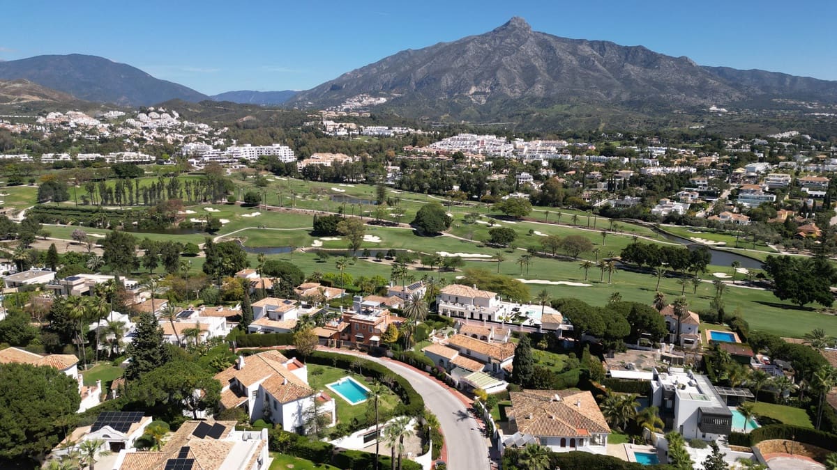 6 soverom Villa til salgs i Nueva Andalucia - € 3 050 000 (Ref: 8948297)