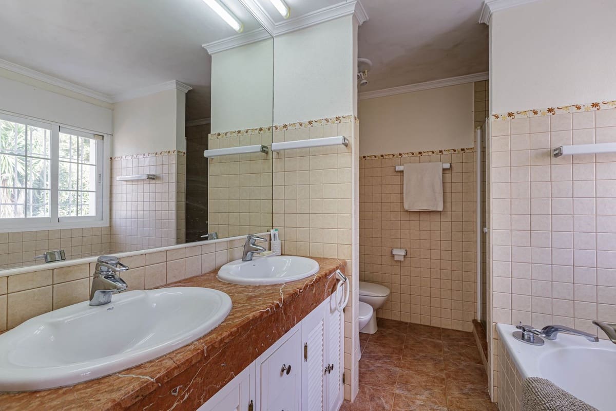 Chalet de 5 habitaciones en Benahavís en venta con garaje - 1.750.000 € (Ref: 8956116)