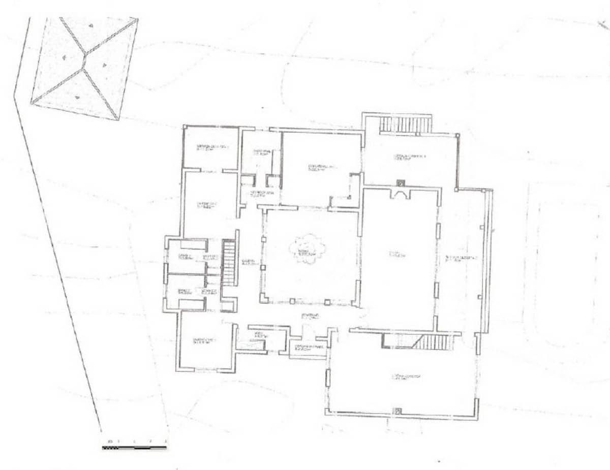 5 bedroom Villa for sale in Benahavis with garage - € 1,750,000 (Ref: 8956116)