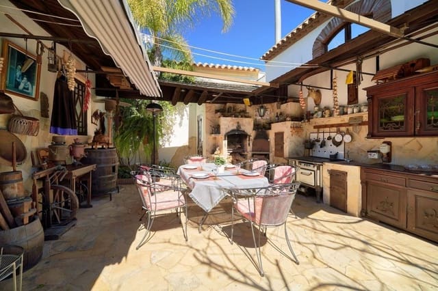 7 sypialnia Willa na sprzedaż w Las Chapas, Marbella z garażem - 2 285 000 € (Ref: 8967769)