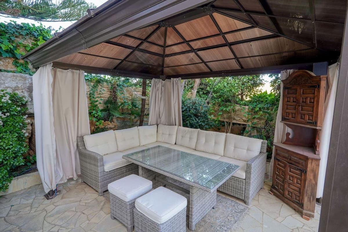 7 soveværelse Villa til salg i Las Chapas med garage - € 2.285.000 (Ref: 8967769)