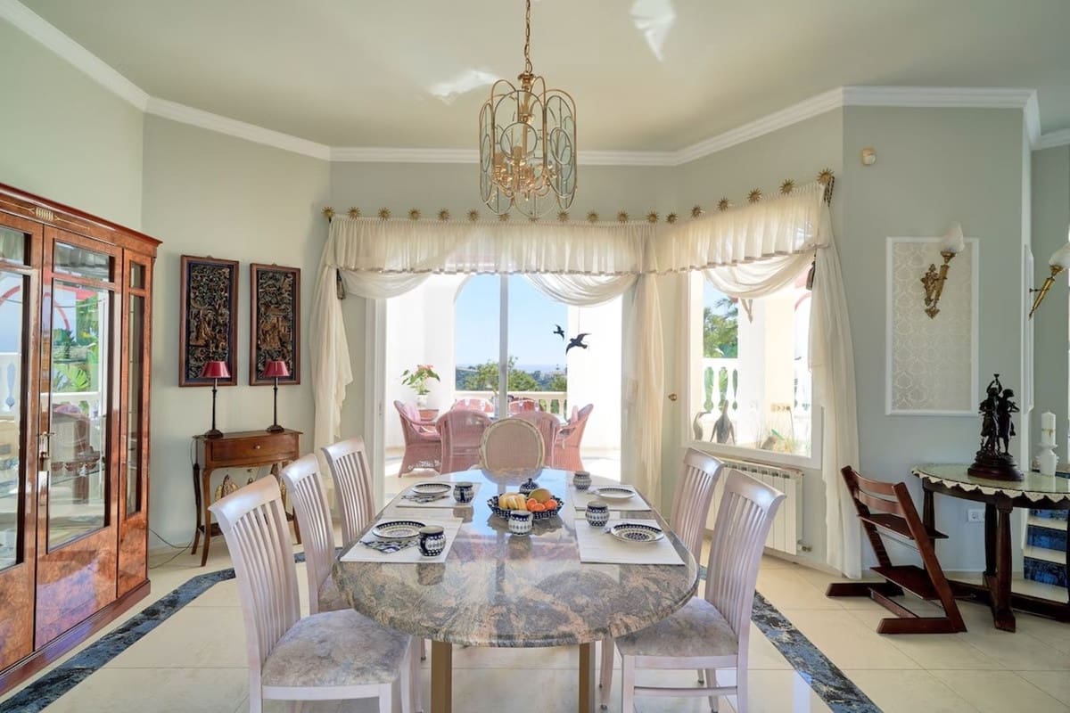 7 soveværelse Villa til salg i Las Chapas med garage - € 2.285.000 (Ref: 8967769)