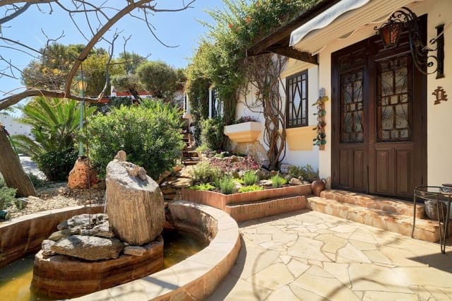 7 sypialnia Willa na sprzedaż w Las Chapas, Marbella z garażem - 2 285 000 € (Ref: 8967769)