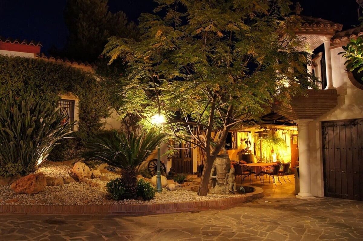 7 soveværelse Villa til salg i Las Chapas med garage - € 2.285.000 (Ref: 8967769)