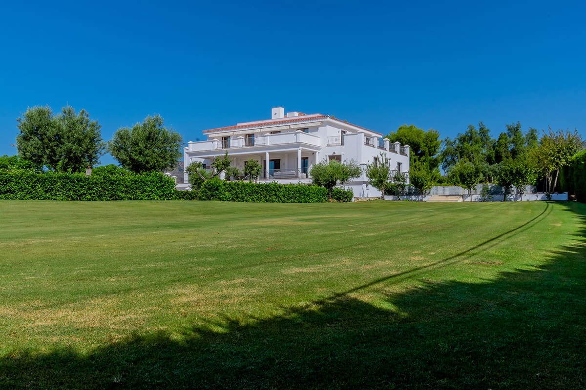5 soveværelse Villa til salg i Guadalmina med garage - € 8.450.000 (Ref: 8977205)