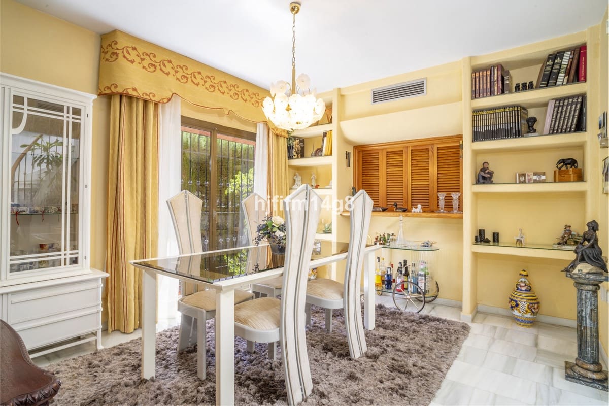 4 bedroom Villa for sale in Nueva Andalucia - € 1,475,000 (Ref: 9010425)