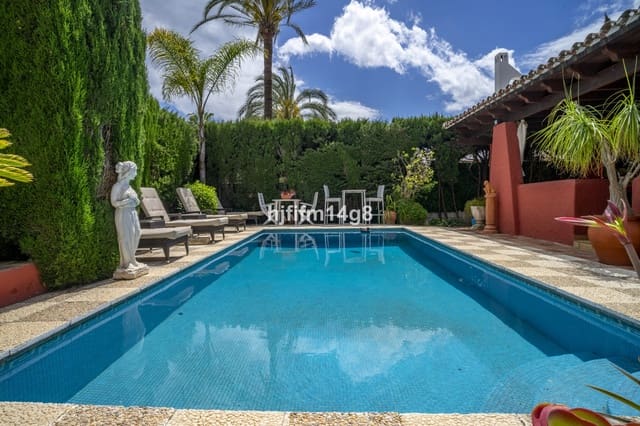 4 bedroom Villa for sale in Nueva Andalucia, Marbella - € 1,475,000 (Ref: 9010425)
