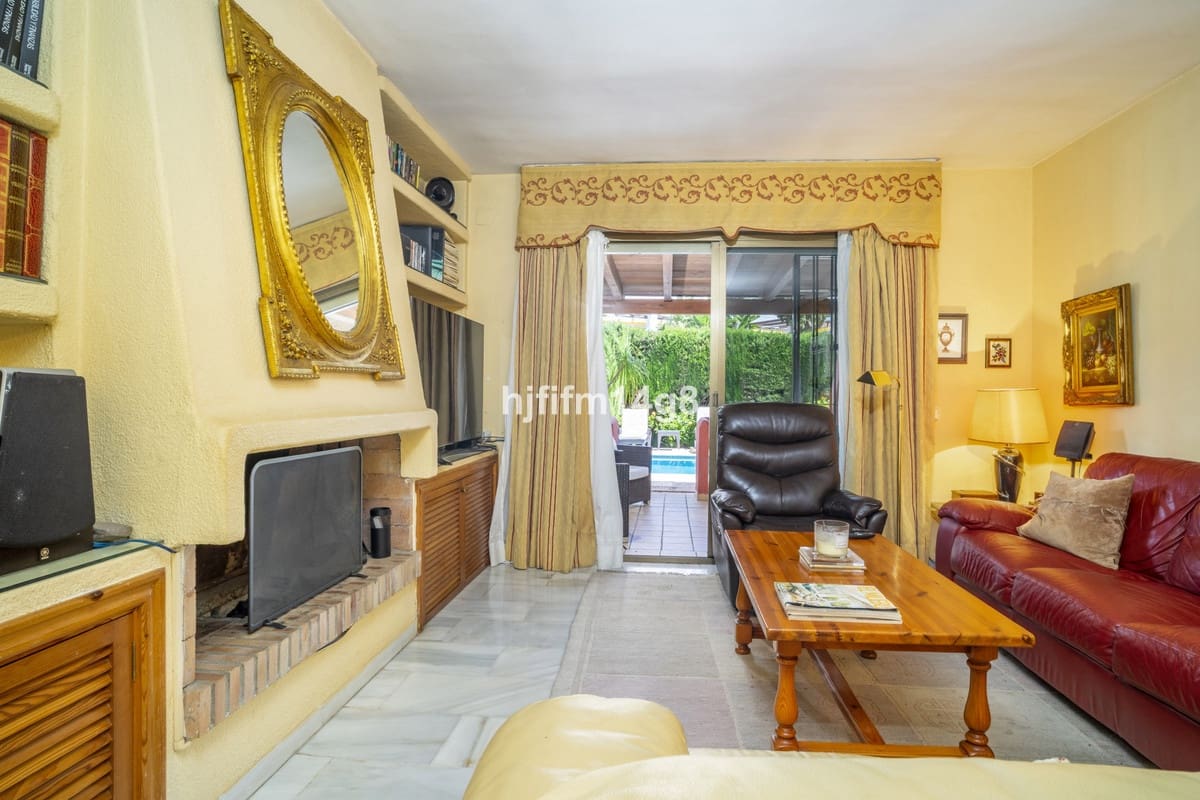 4 bedroom Villa for sale in Nueva Andalucia - € 1,475,000 (Ref: 9010425)