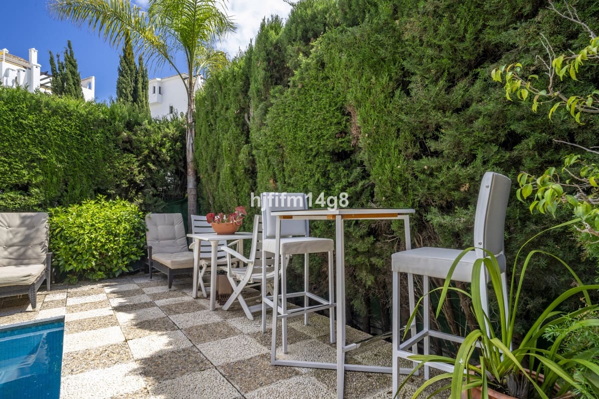 4 bedroom Villa for sale in Nueva Andalucia - € 1,475,000 (Ref: 9010425)