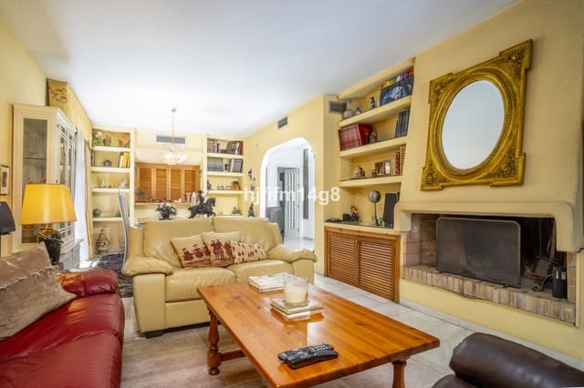 4 bedroom Villa for sale in Nueva Andalucia, Marbella - € 1,475,000 (Ref: 9010425)