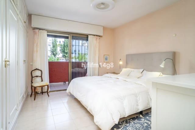 4 bedroom Villa for sale in Nueva Andalucia, Marbella - € 1,475,000 (Ref: 9010425)