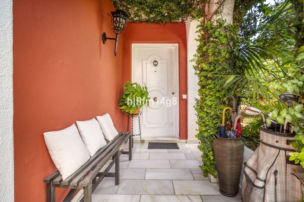 4 bedroom Villa for sale in Nueva Andalucia - € 1,475,000 (Ref: 9010425)