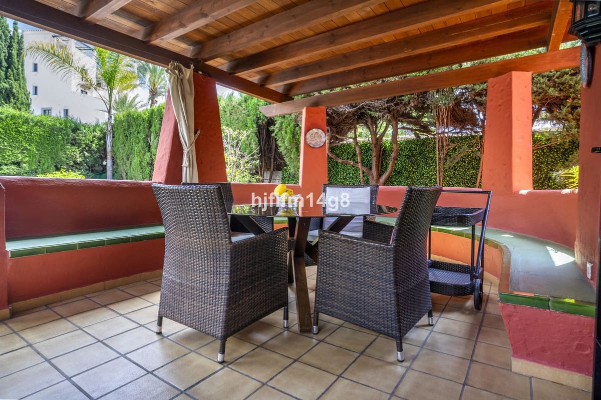 4 bedroom Villa for sale in Nueva Andalucia - € 1,475,000 (Ref: 9010425)