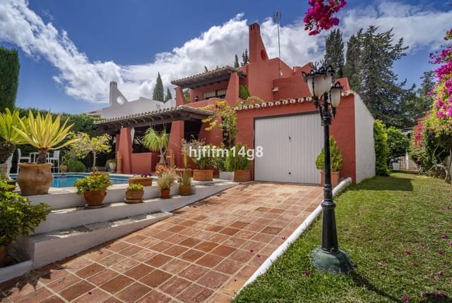 4 bedroom Villa for sale in Nueva Andalucia, Marbella - € 1,475,000 (Ref: 9010425)