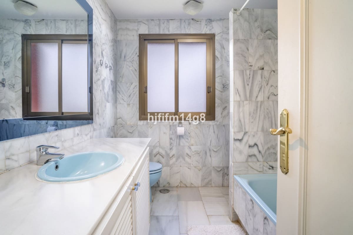 4 bedroom Villa for sale in Nueva Andalucia - € 1,475,000 (Ref: 9010425)