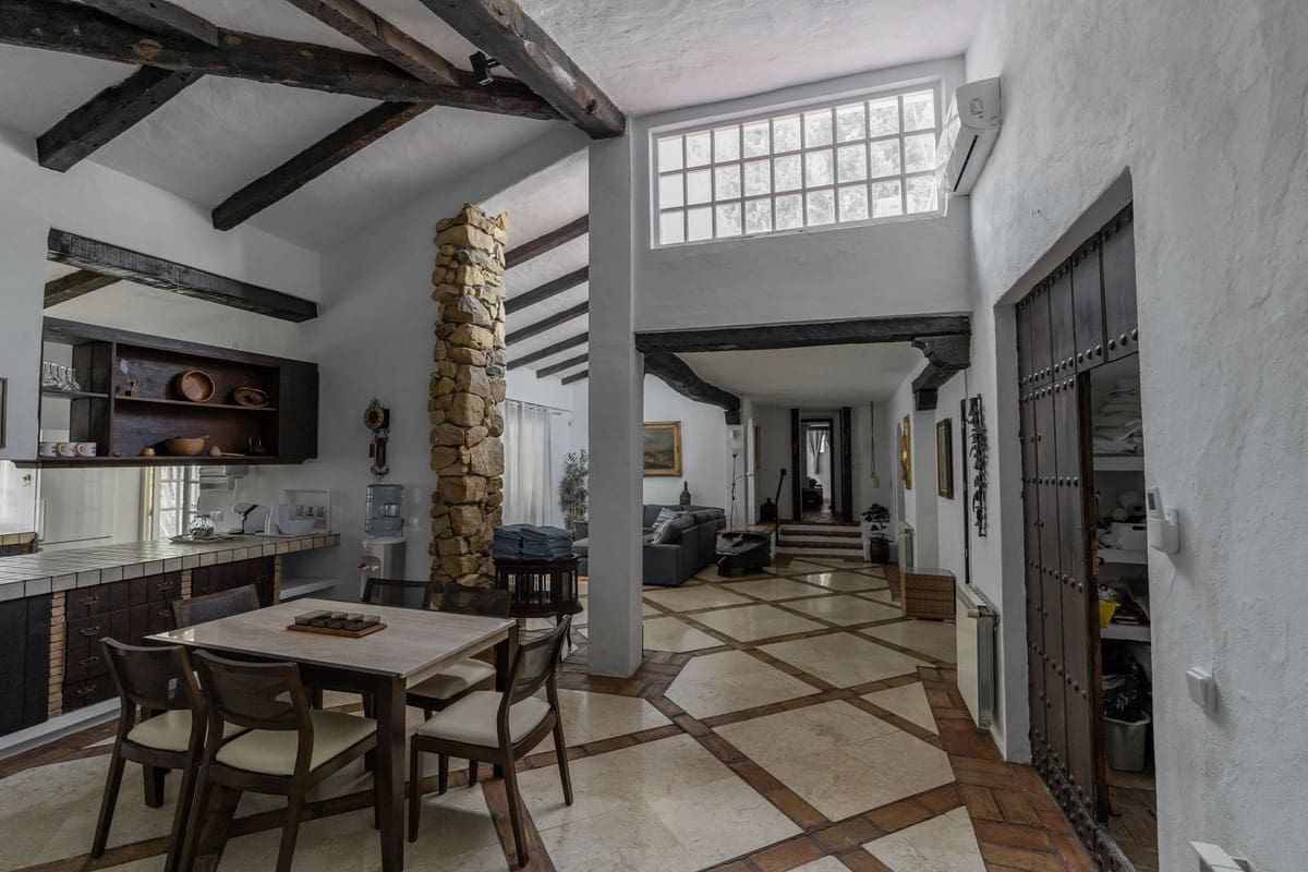 20 slaapkamer Commercieel te koop in Estepona - € 5.250.000 (Ref: 9070245)