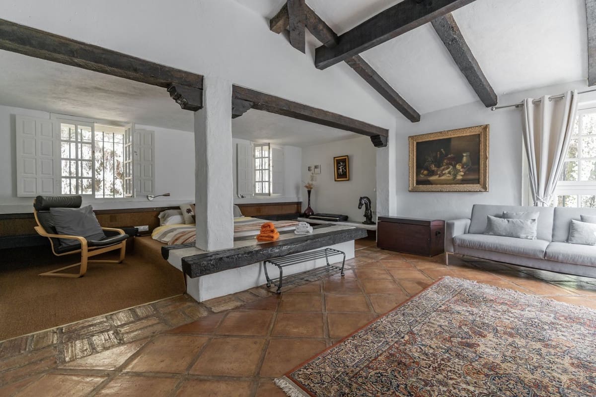 20 slaapkamer Commercieel te koop in Estepona - € 5.250.000 (Ref: 9070245)