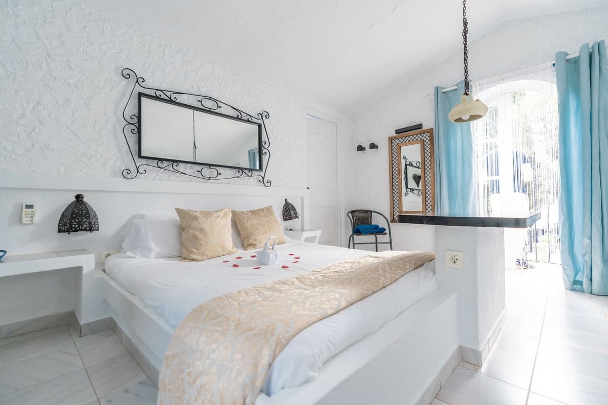 20 slaapkamer Commercieel te koop in Estepona - € 5.250.000 (Ref: 9070245)