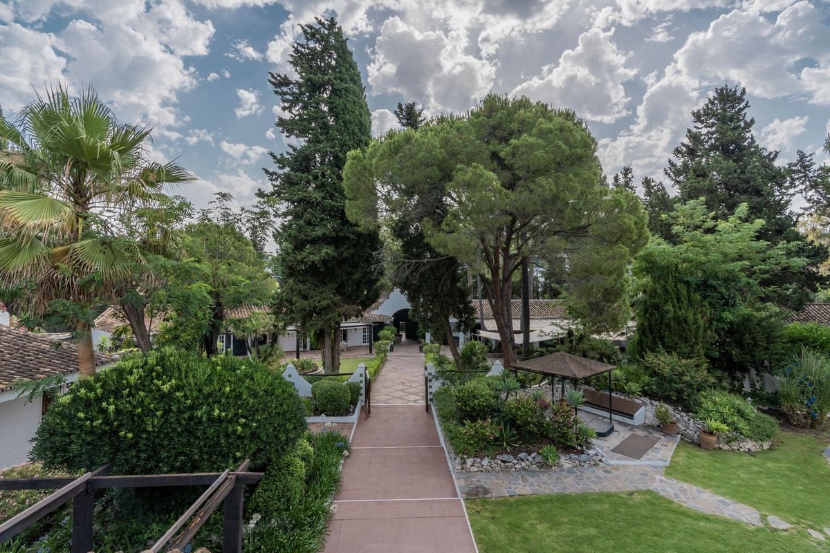 20 slaapkamer Commercieel te koop in Estepona - € 5.250.000 (Ref: 9070245)