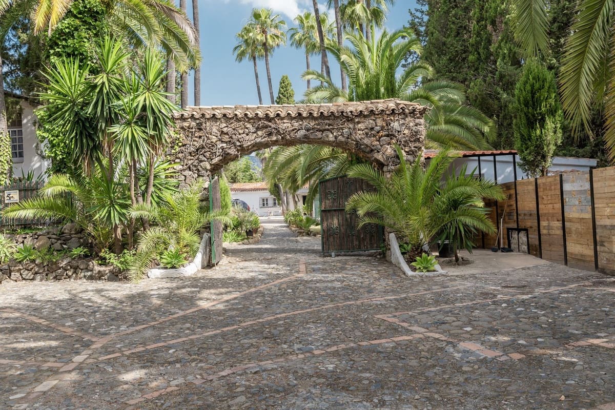 20 slaapkamer Commercieel te koop in Estepona - € 5.250.000 (Ref: 9070245)