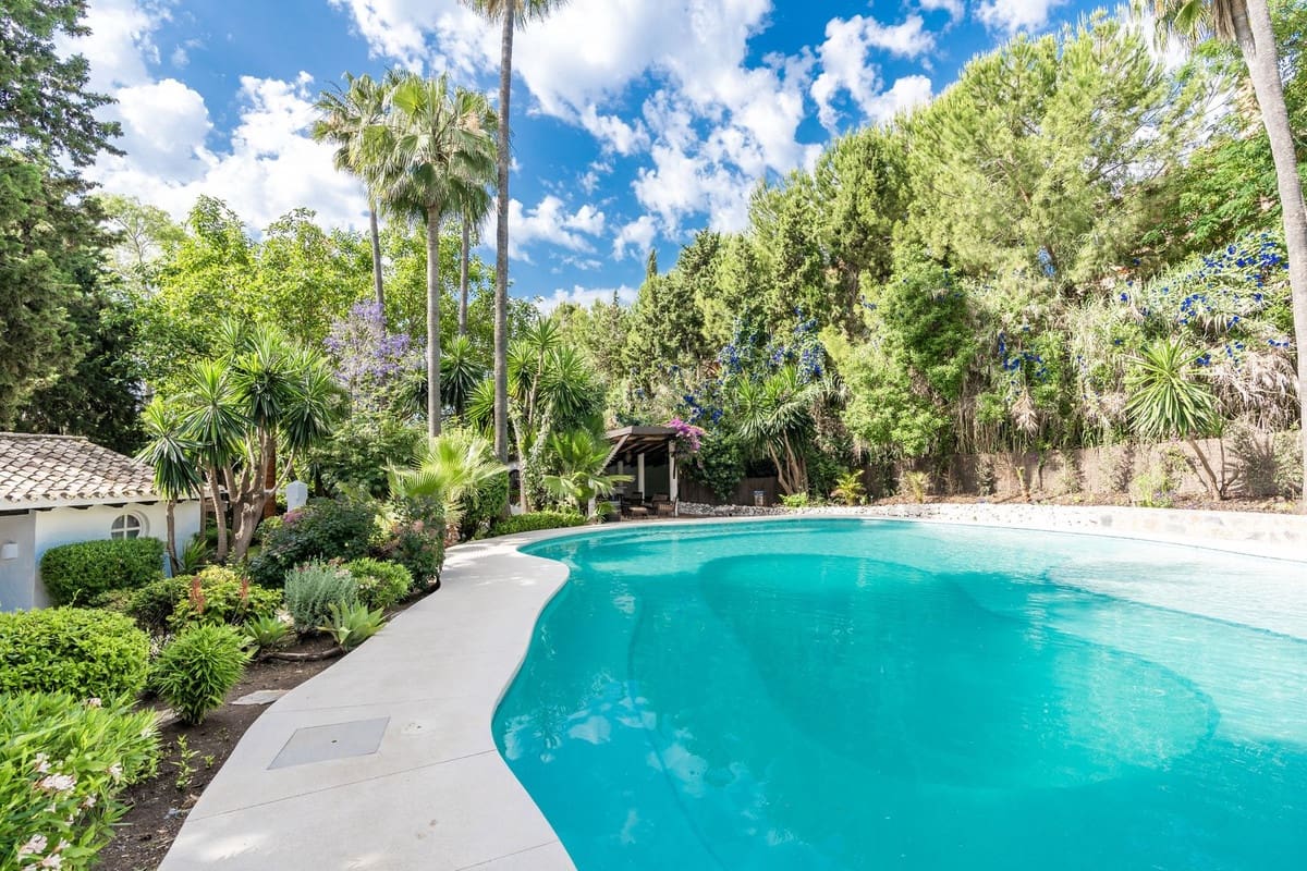 20 slaapkamer Commercieel te koop in Estepona - € 5.250.000 (Ref: 9070245)