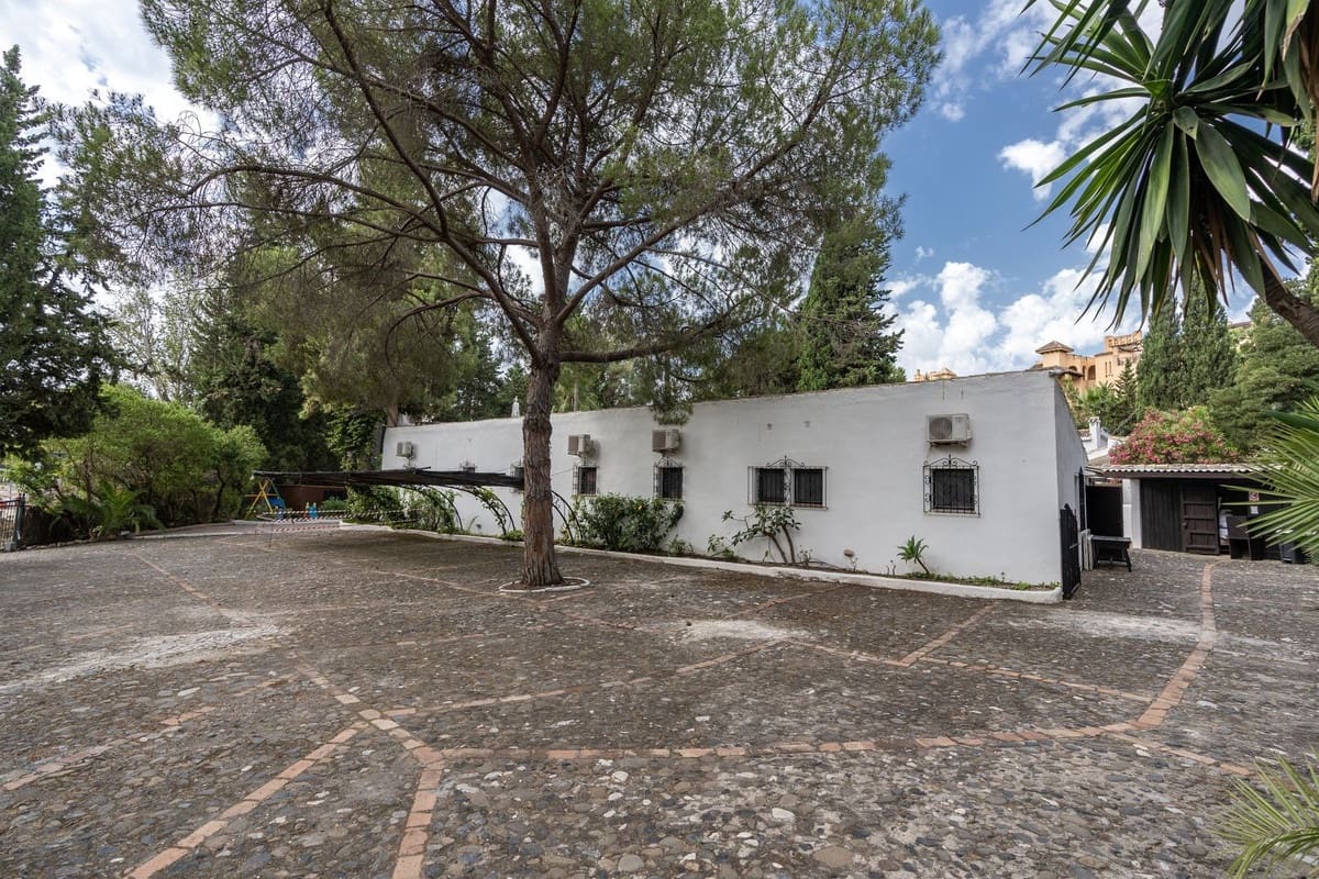 20 slaapkamer Commercieel te koop in Estepona - € 5.250.000 (Ref: 9070245)