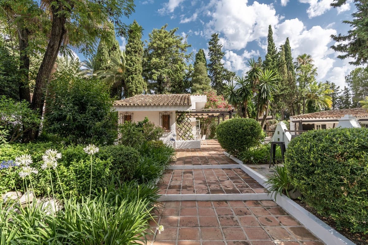 20 slaapkamer Commercieel te koop in Estepona - € 5.250.000 (Ref: 9070245)