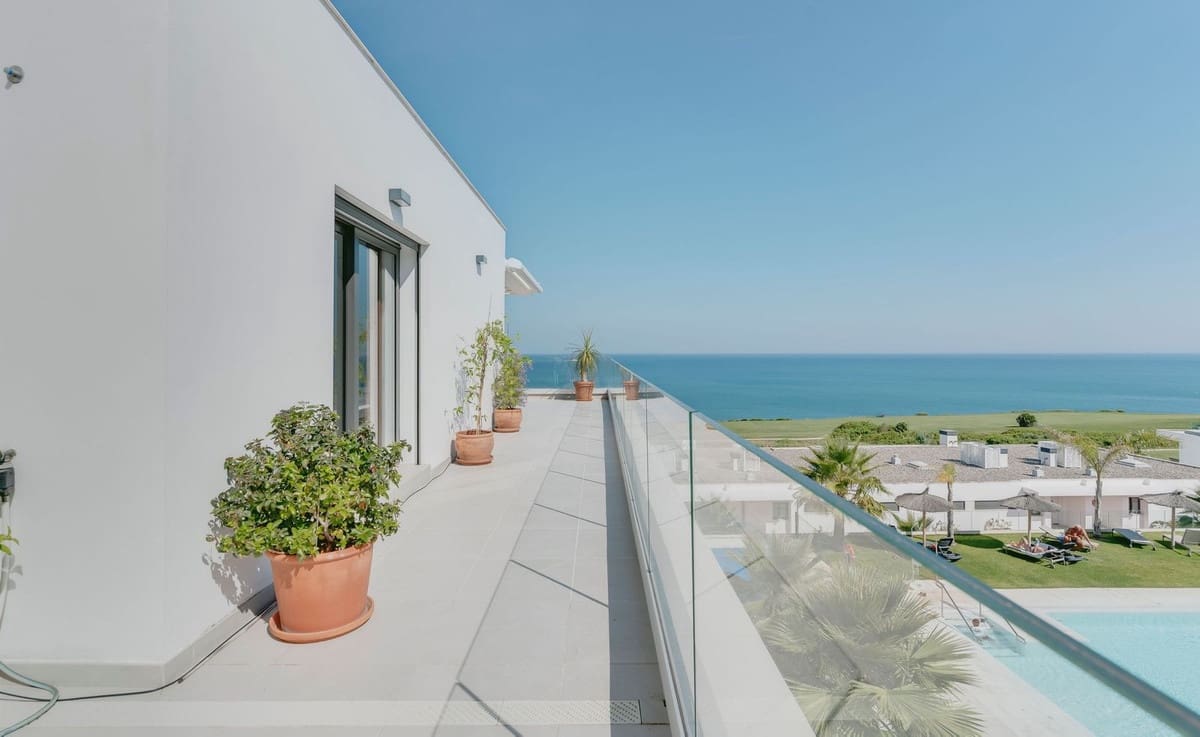 3 bedroom Apartment for sale in La Alcaidesa - € 1,499,000 (Ref: 9070247)