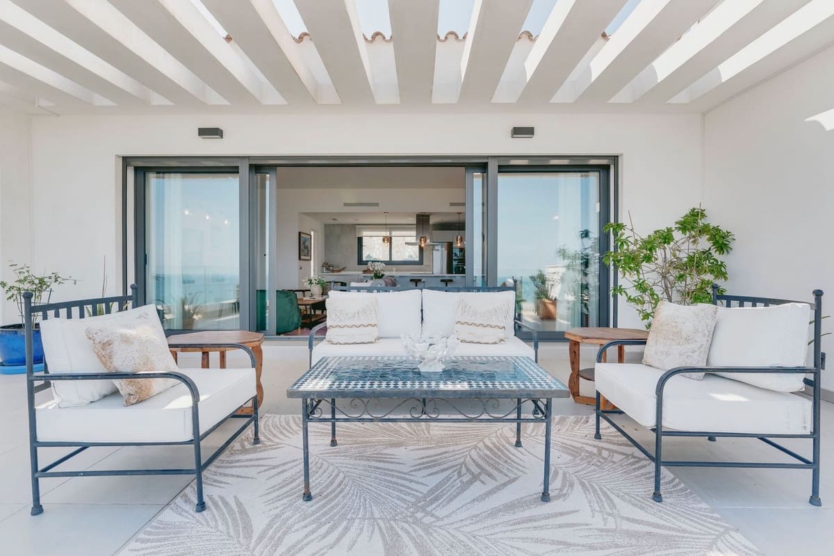 3 bedroom Apartment for sale in La Alcaidesa - € 1,499,000 (Ref: 9070247)