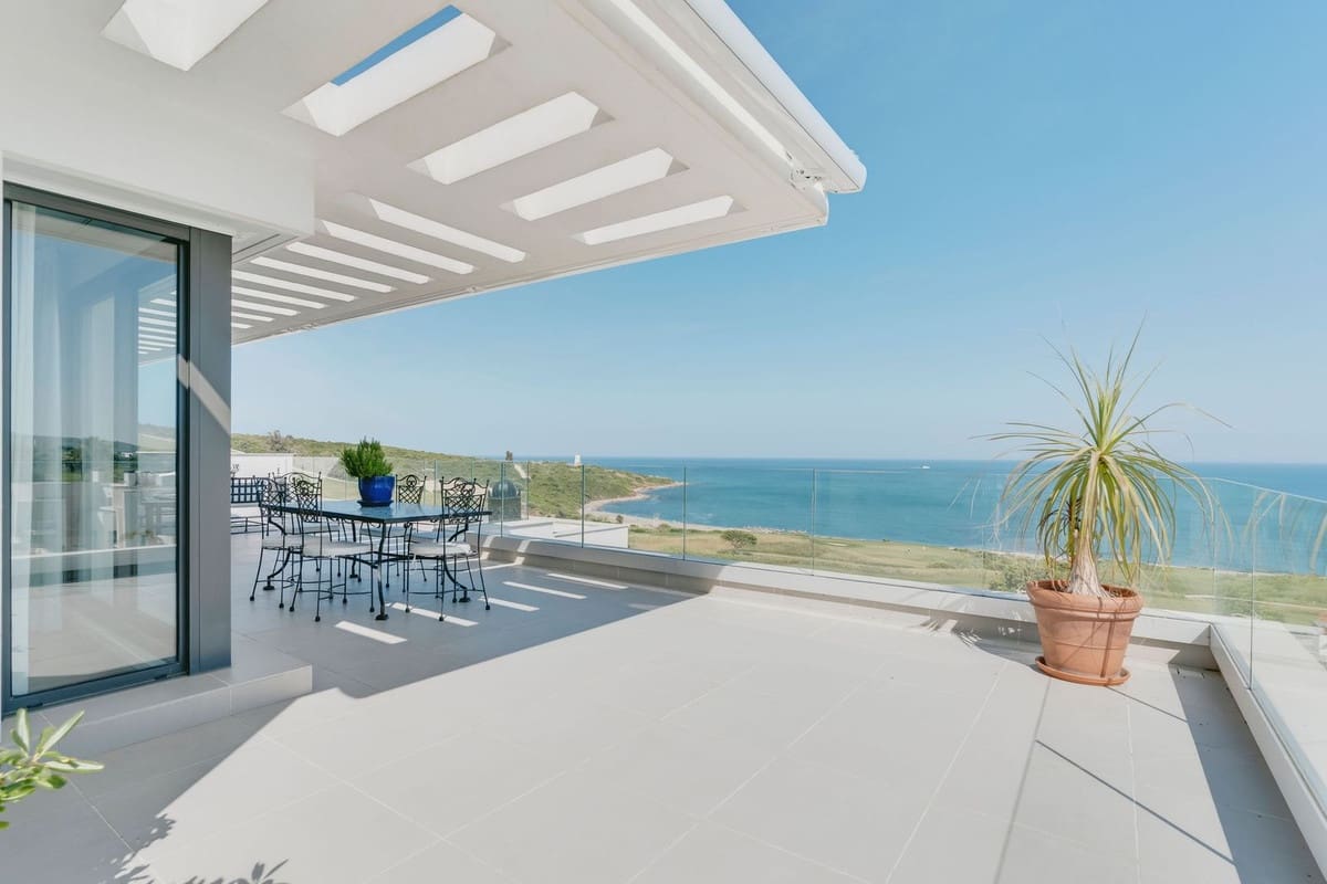 3 bedroom Apartment for sale in La Alcaidesa - € 1,499,000 (Ref: 9070247)