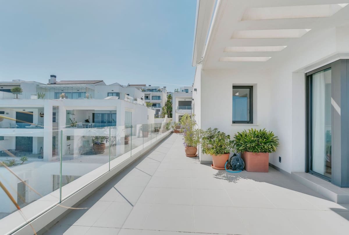 3 bedroom Apartment for sale in La Alcaidesa - € 1,499,000 (Ref: 9070247)