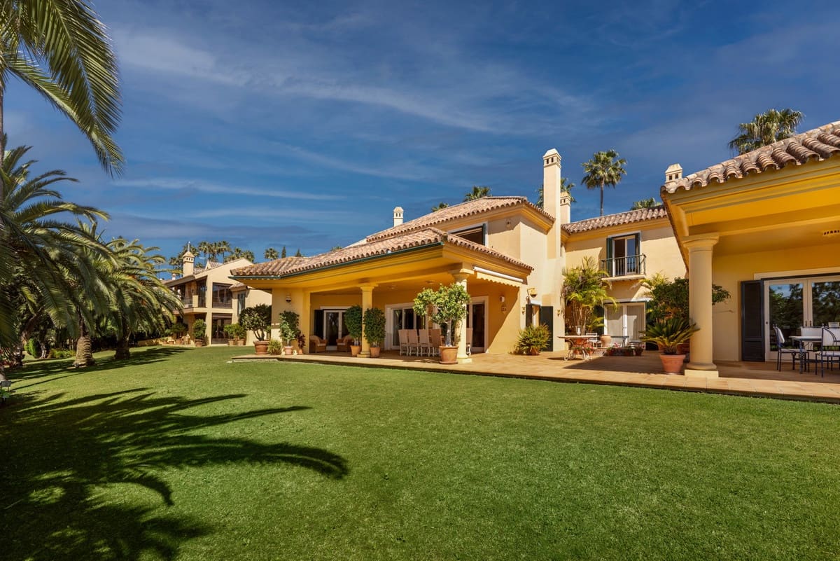 6 bedroom Villa for sale in Sotogrande - € 4,100,000 (Ref: 9077179)