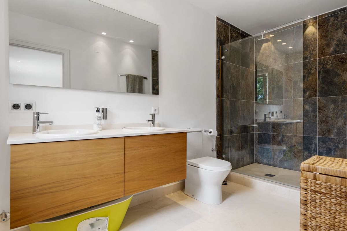 7 bedroom Villa for sale in Sotogrande with garage - € 3,850,000 (Ref: 9077181)