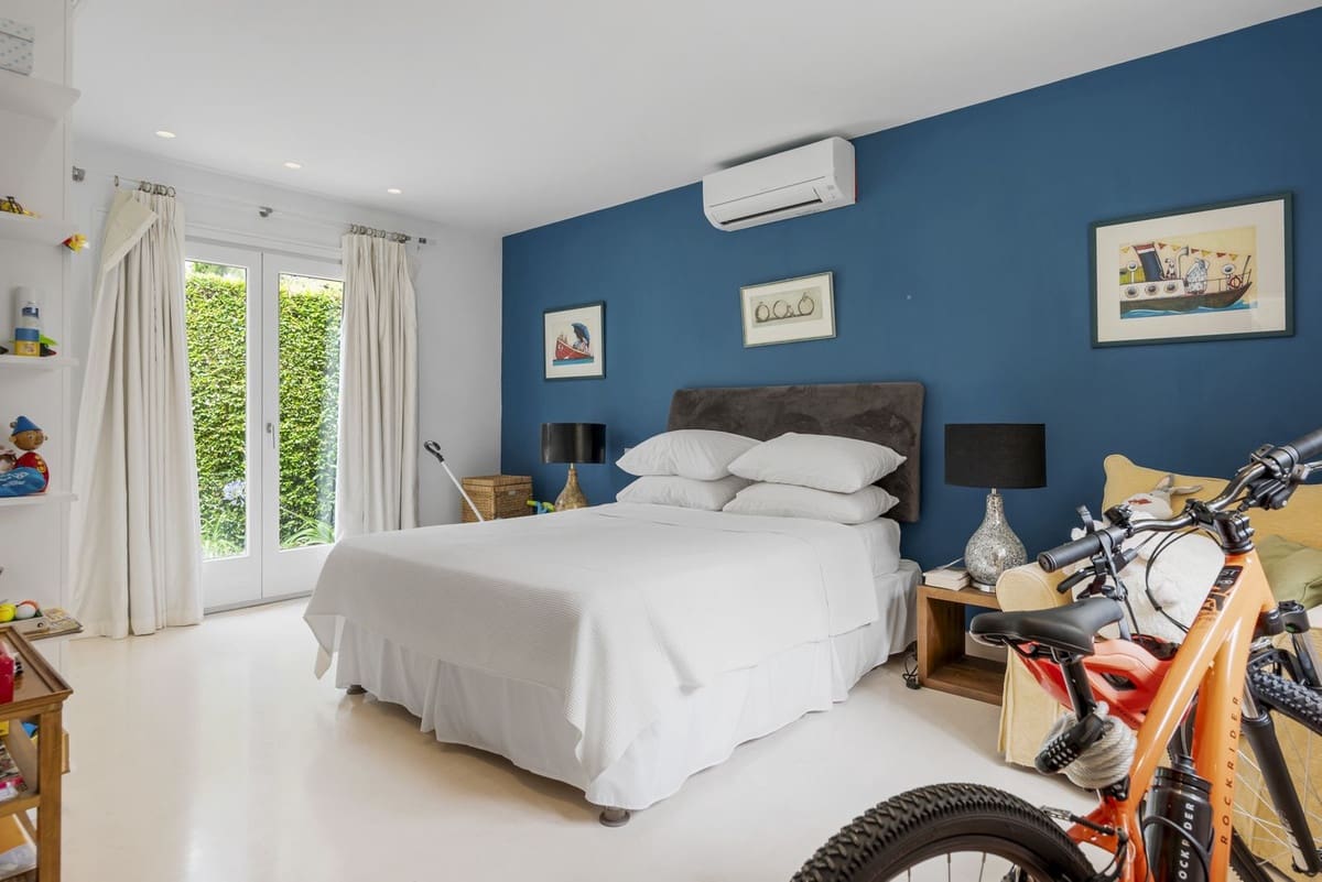 7 bedroom Villa for sale in Sotogrande with garage - € 3,850,000 (Ref: 9077181)