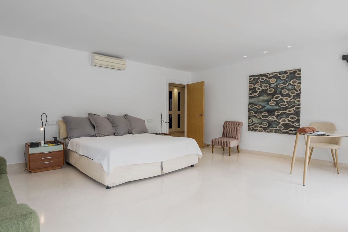 7 bedroom Villa for sale in Sotogrande with garage - € 3,850,000 (Ref: 9077181)