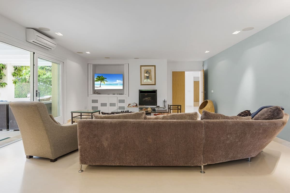 7 bedroom Villa for sale in Sotogrande with garage - € 3,850,000 (Ref: 9077181)