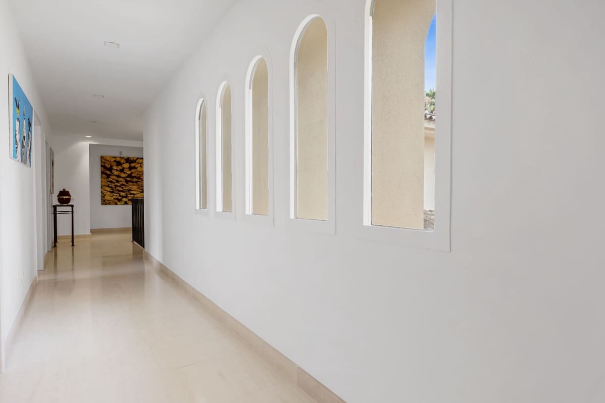 7 bedroom Villa for sale in Sotogrande with garage - € 3,850,000 (Ref: 9077181)