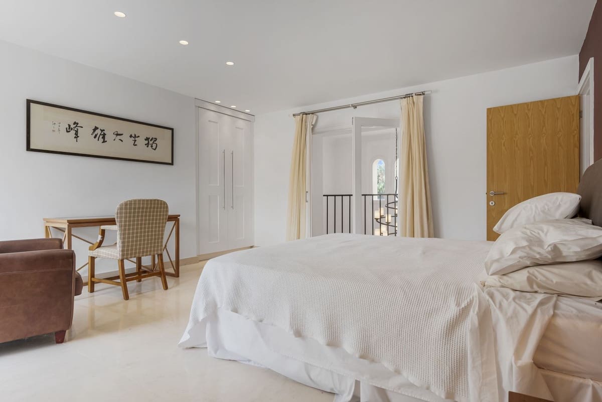 7 bedroom Villa for sale in Sotogrande with garage - € 3,850,000 (Ref: 9077181)