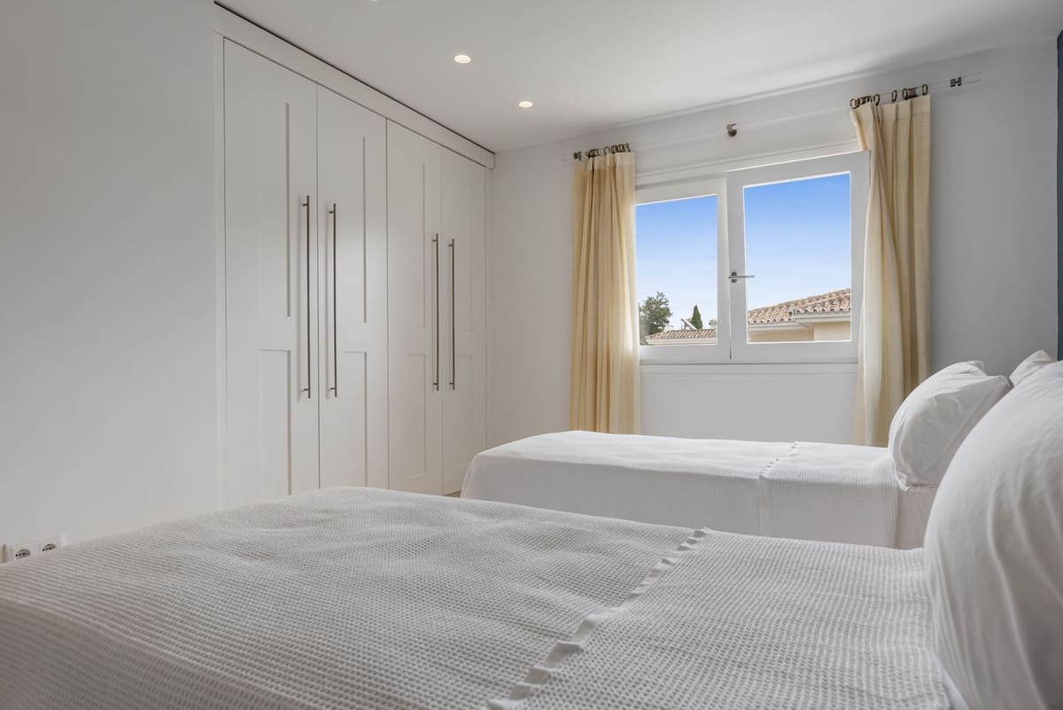 7 bedroom Villa for sale in Sotogrande with garage - € 3,850,000 (Ref: 9077181)