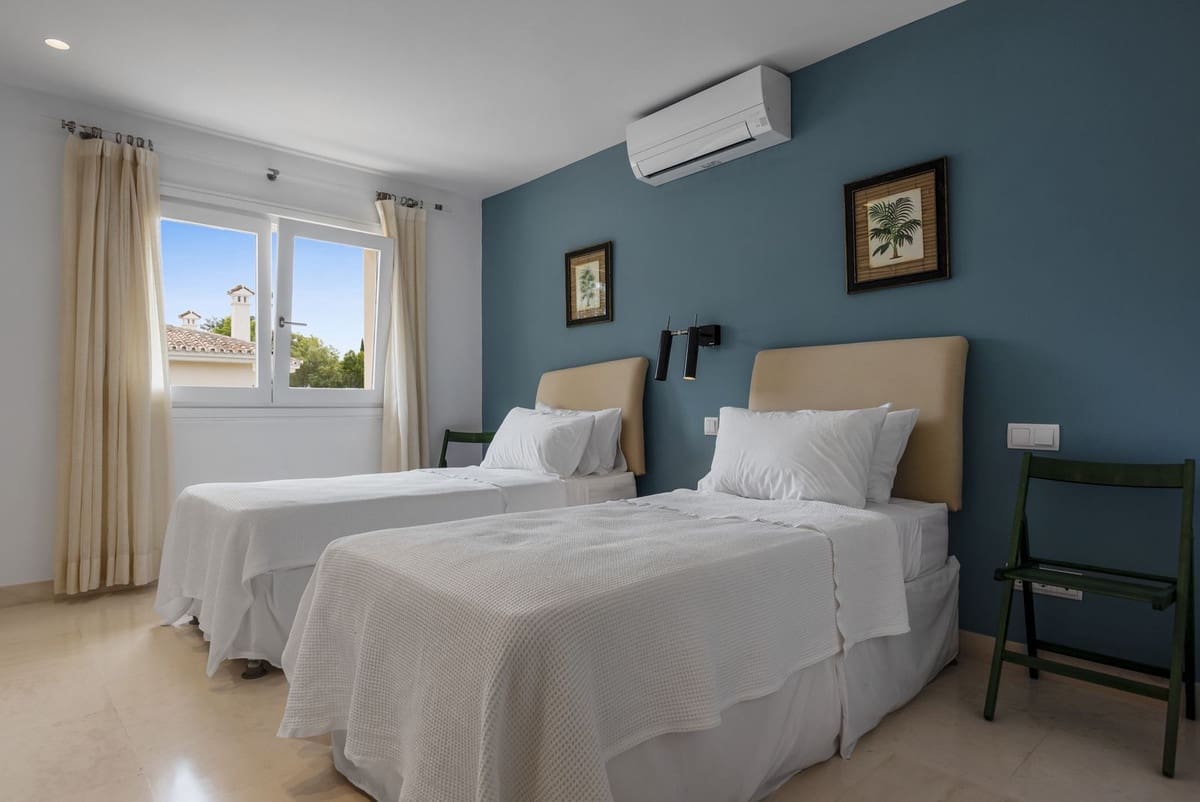 7 bedroom Villa for sale in Sotogrande with garage - € 3,850,000 (Ref: 9077181)