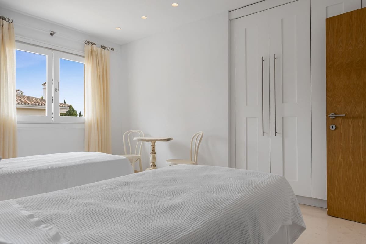 7 bedroom Villa for sale in Sotogrande with garage - € 3,850,000 (Ref: 9077181)