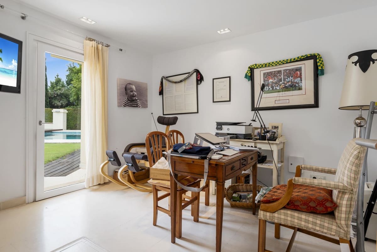 7 bedroom Villa for sale in Sotogrande with garage - € 3,850,000 (Ref: 9077181)