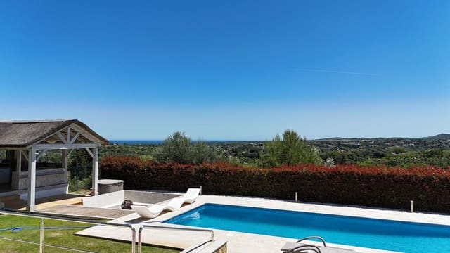 Chalet de 5 habitaciones en Sotogrande, San Roque en venta con garaje - 2.450.000 € (Ref: 9077186)