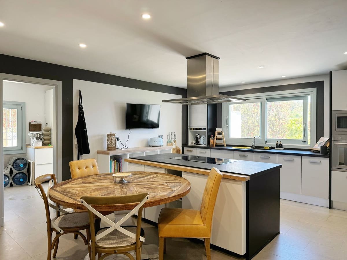 Chalet de 5 habitaciones en Sotogrande en venta con garaje - 2.450.000 € (Ref: 9077186)