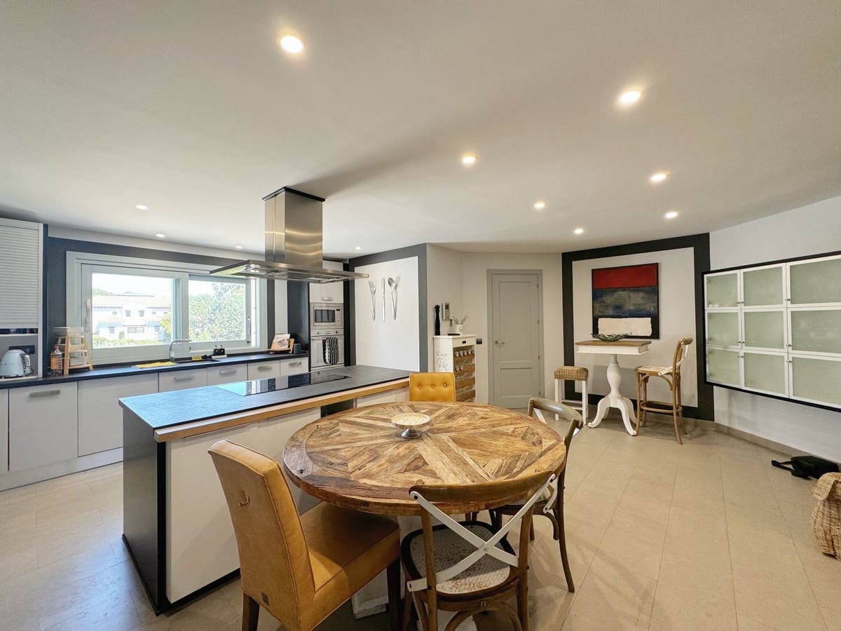 Chalet de 5 habitaciones en Sotogrande en venta con garaje - 2.450.000 € (Ref: 9077186)