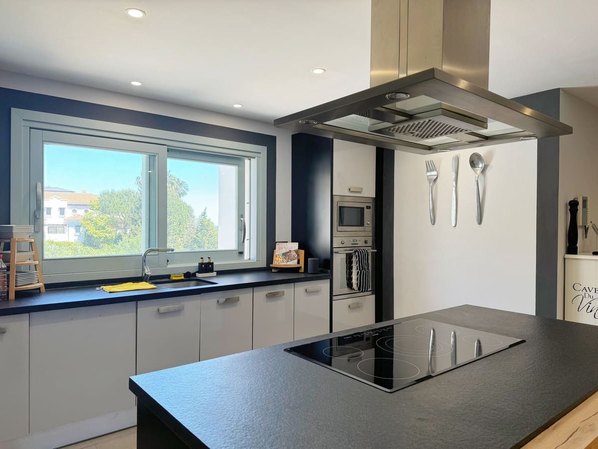 Chalet de 5 habitaciones en Sotogrande en venta con garaje - 2.450.000 € (Ref: 9077186)